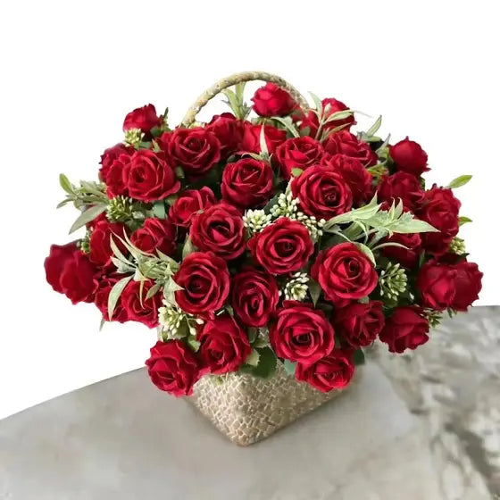 Flores artificiais rosas vermelhas com aparência real, zero manutenção e beleza eterna. Perfeitas para decoração e presentes. Compre na Izara Flores.