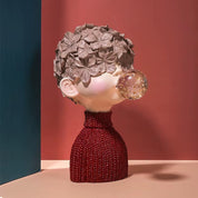 Menino com Bola de Mascar – Charme em Cada Detalhe