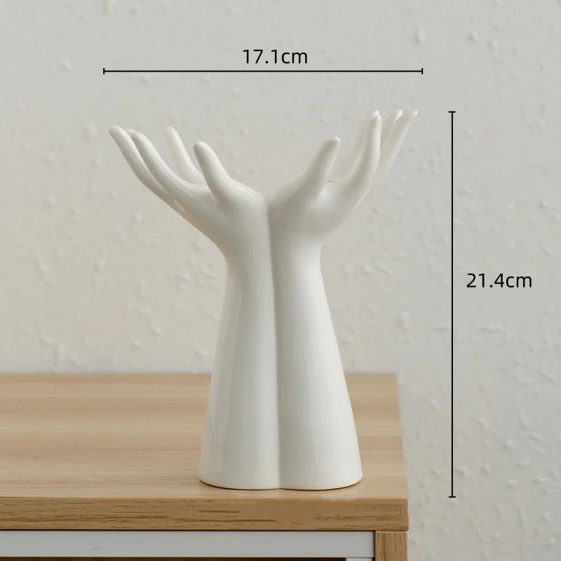 Vaso de Cerâmica Design – Mãos que Acolhem