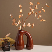 Vaso decorativo de cerâmica - na cor vermelho terra