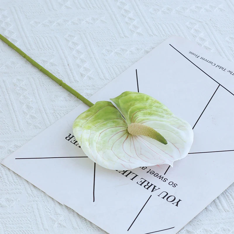 Flores Artificiais Anthurium – 6 Peças com folhagem natural