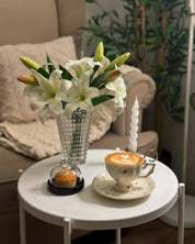 flores artificiais Lírios Paz ⚪  Um Toque Refinado