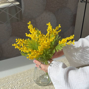 Flores Artificiais Acácia – 5 Hastes | Toque Natural e Elegância Suave