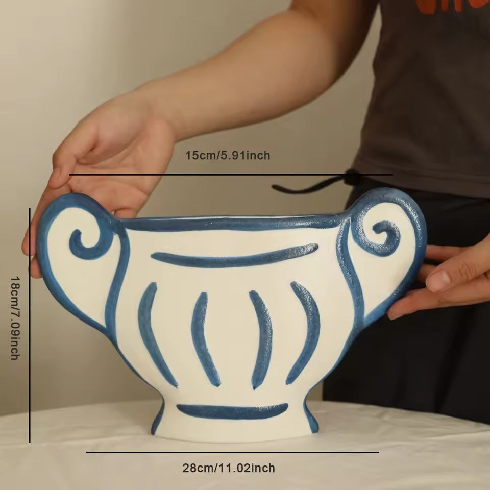 Vasos de ceramica escultural pintado à mão em ambiente elegante – IzaraFlores