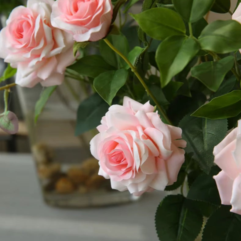 realista-izaraflores-rosas.webp