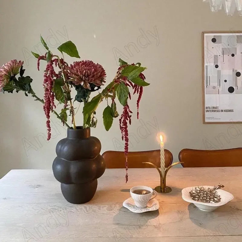 Vaso cerâmica Maison Elara com design orgânico escultural