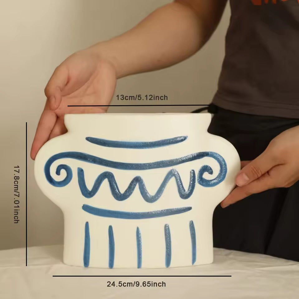 Detalhes da pintura à mão no vaso de ceramica Maison Imperia