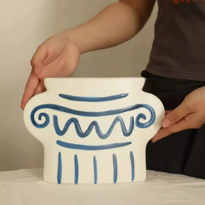 Vaso de ceramica Maison Imperia pintado à mão design escultural IzaraFlores