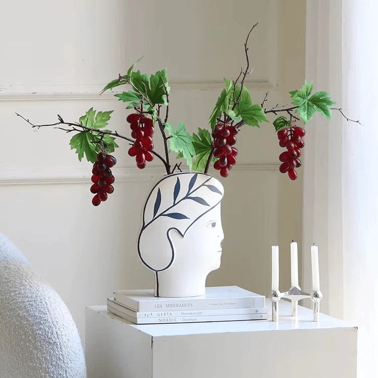 Vasos de ceramica Athena usado na decoração da sala com flores artificiais