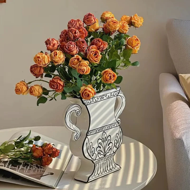 Detalhe da pintura manual europeia nos vasos de ceramica ORSAY