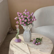 Detalhe artístico dos vasos de ceramica Vestis Imperia com design escultural