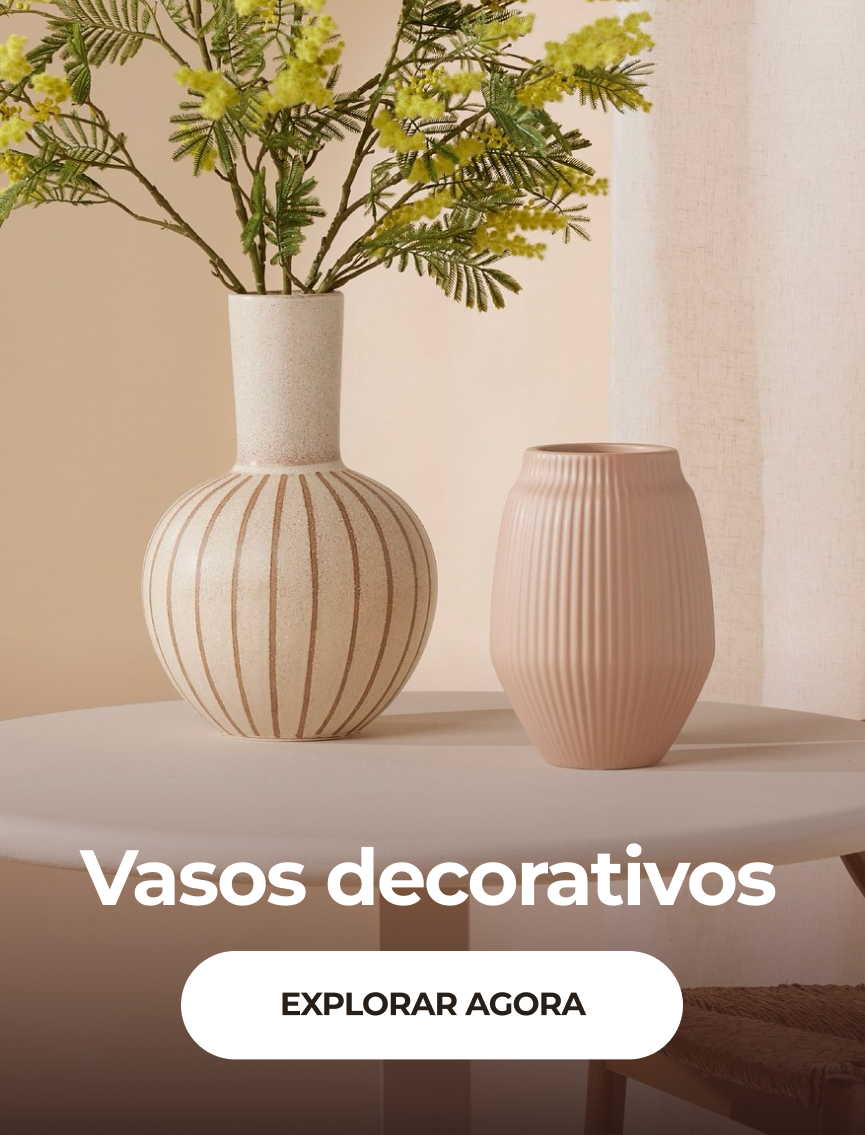 Vasos decorativos para salas que carregam elegância e emoção: a IzaraFlores leva afeto para cada detalhe do seu lar.